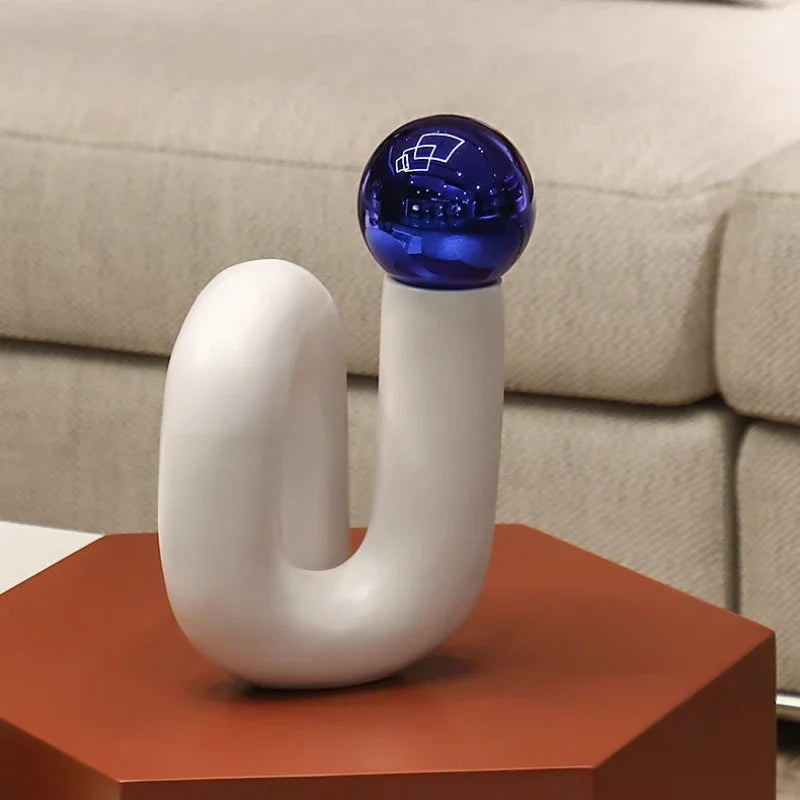 Aesthetic Resin Sculptures Miniature Modern Creative Luxury Accessories Nordic Ornaments Bedroom Figurines Home Decorations